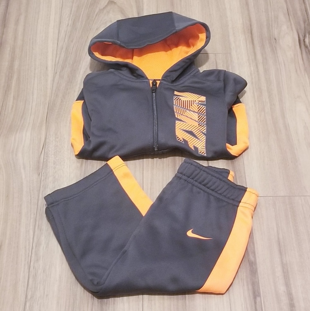 Nike Boys Toddler Track Suit (Sz 18M)